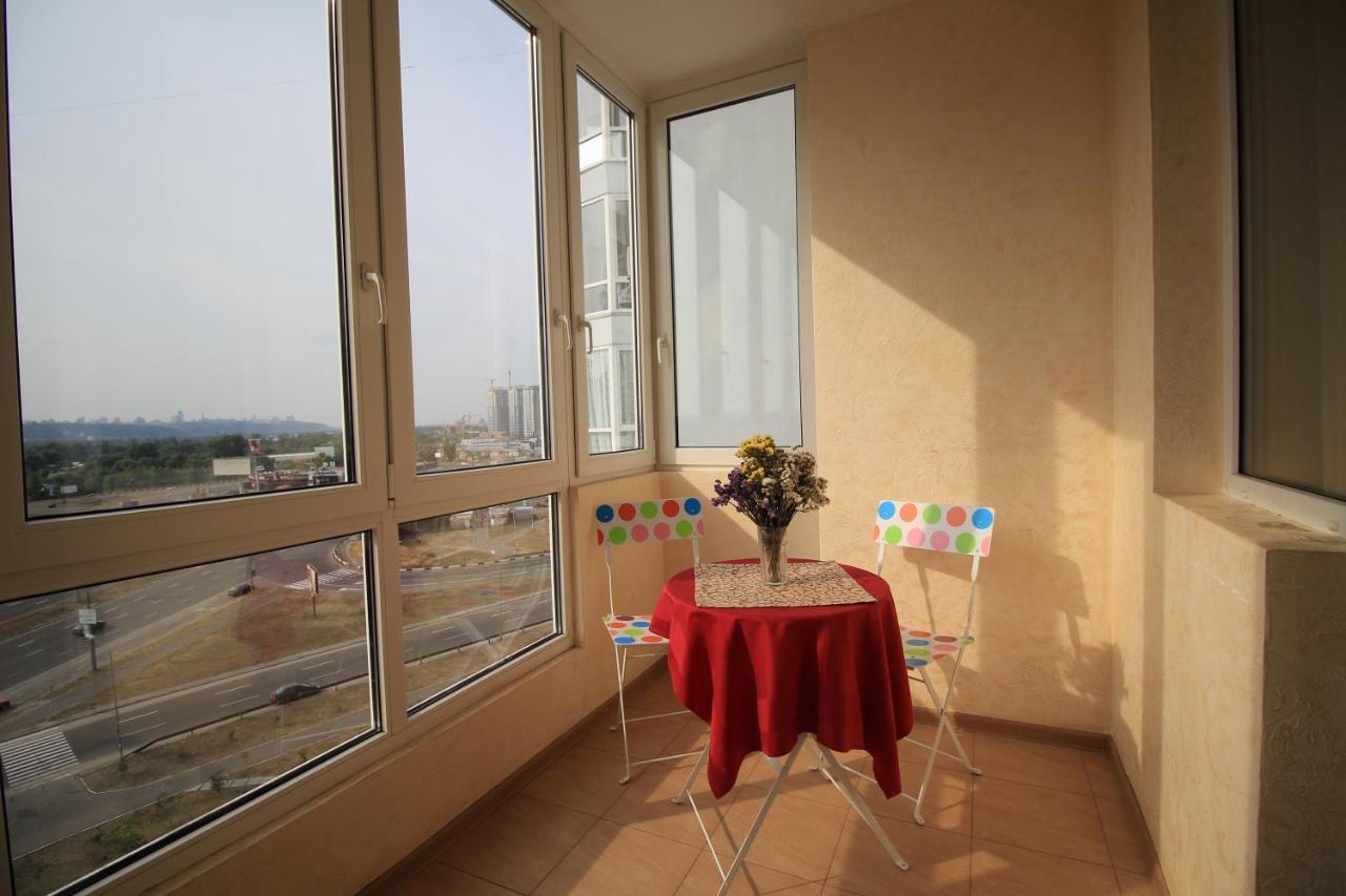 Panoramic View Lux Apartment On Metro Osokorky Kiev Exterior foto